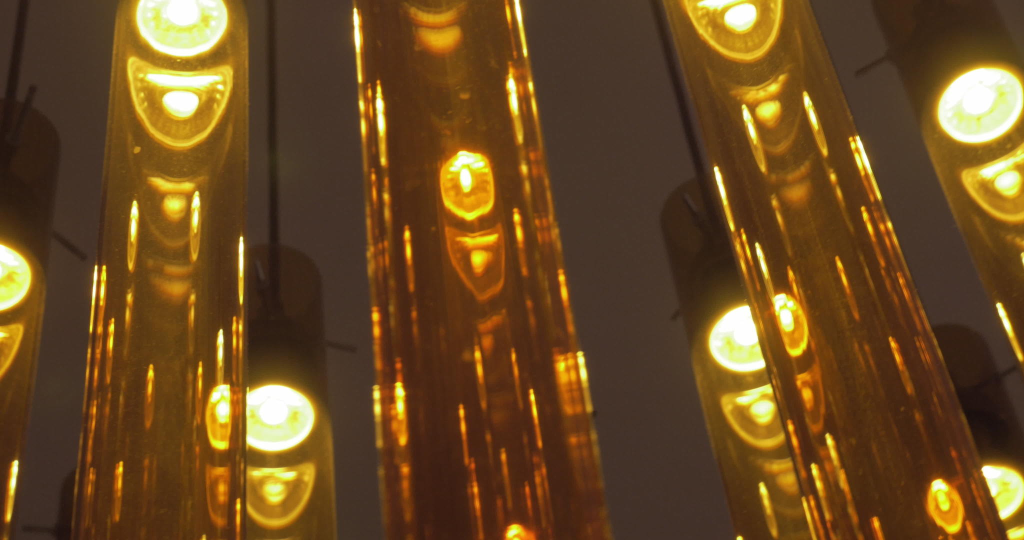 棕色玻璃管照明视频的预览图