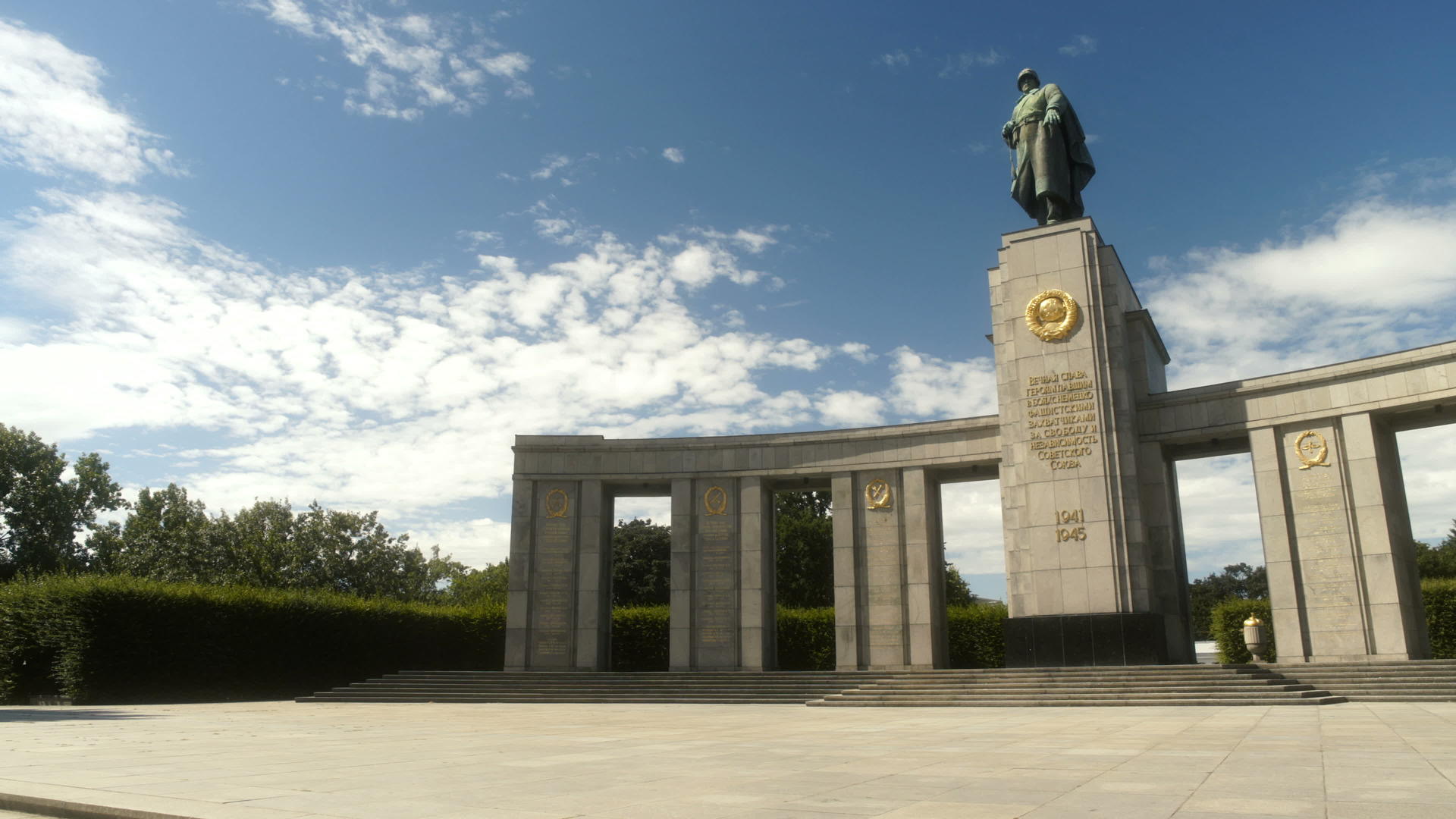 在柏林的德国苏维埃战争纪念馆视频的预览图