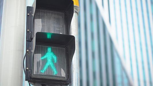 4k人行红绿交通信号灯视频的预览图