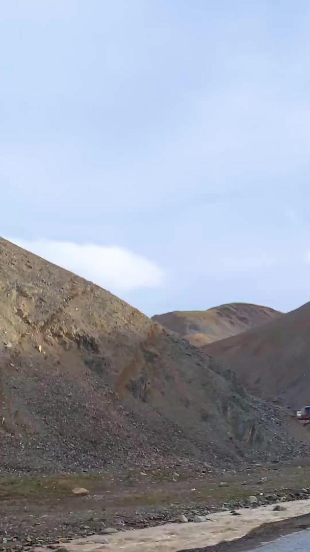 青藏公路交通堵塞视频视频的预览图