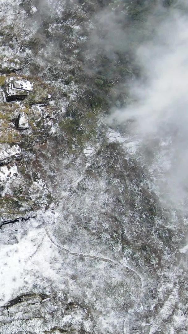 贵州梵净山冬季航拍雪景视频的预览图