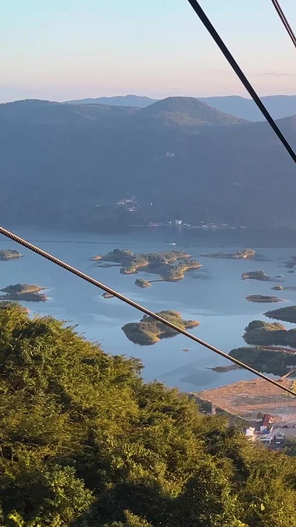 湖北4A级旅游仙岛湖城市景区旅游缆车素材视频的预览图