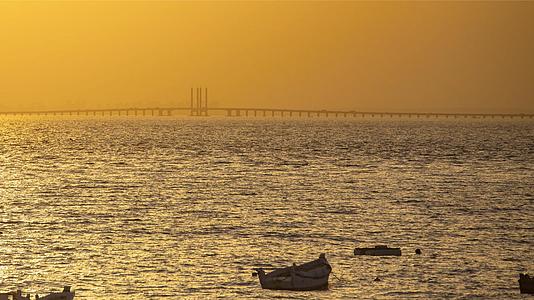 4K高清延时青岛胶州湾跨海大桥远眺视频的预览图