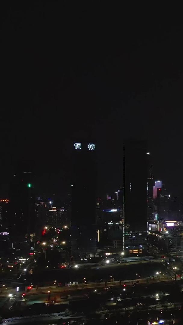 深圳地标春笋大厦华润总部大厦夜间航拍办公楼视频的预览图