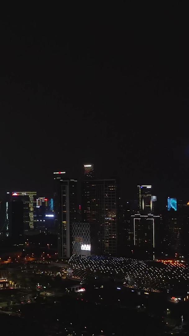 深圳地标春笋大厦华润总部大厦夜间航拍办公楼视频的预览图
