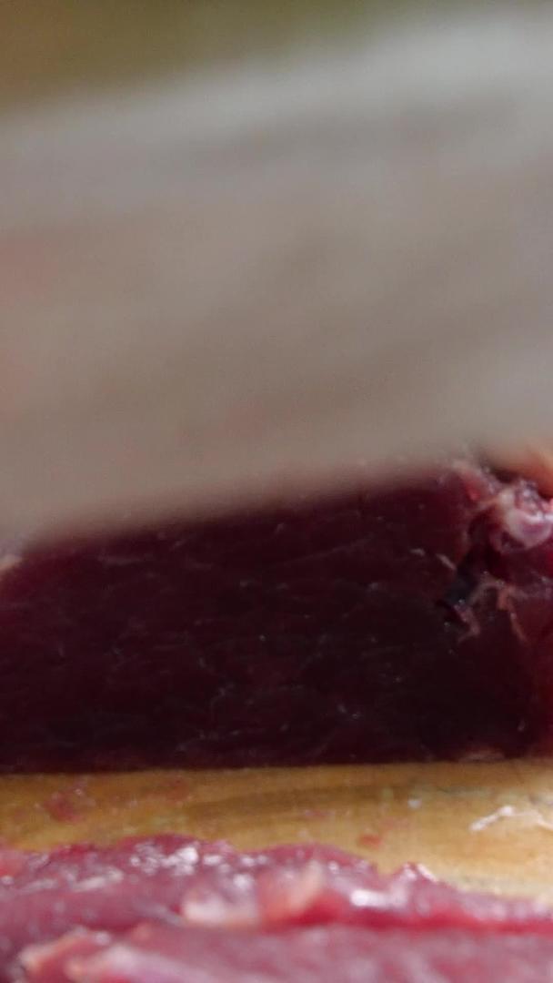 升格牛肉切牛肉腌牛肉厨师做菜视频的预览图