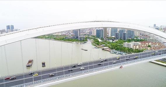 4k城市大桥航拍视频的预览图