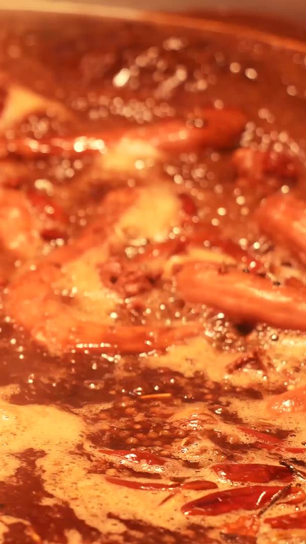 城市地方特色美味小吃卤鸭脖烹饪制作工艺素材视频的预览图