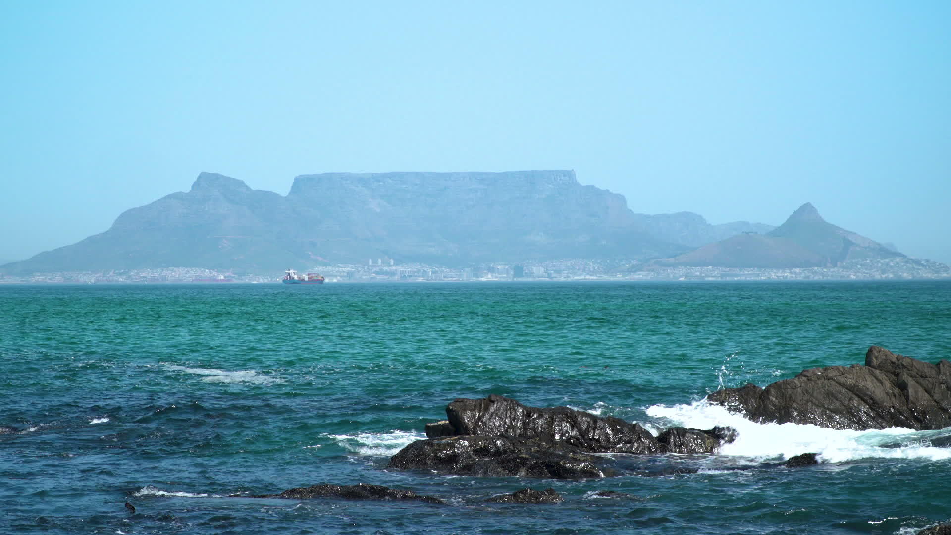 海湾对面是非洲南部的一个角城视频的预览图