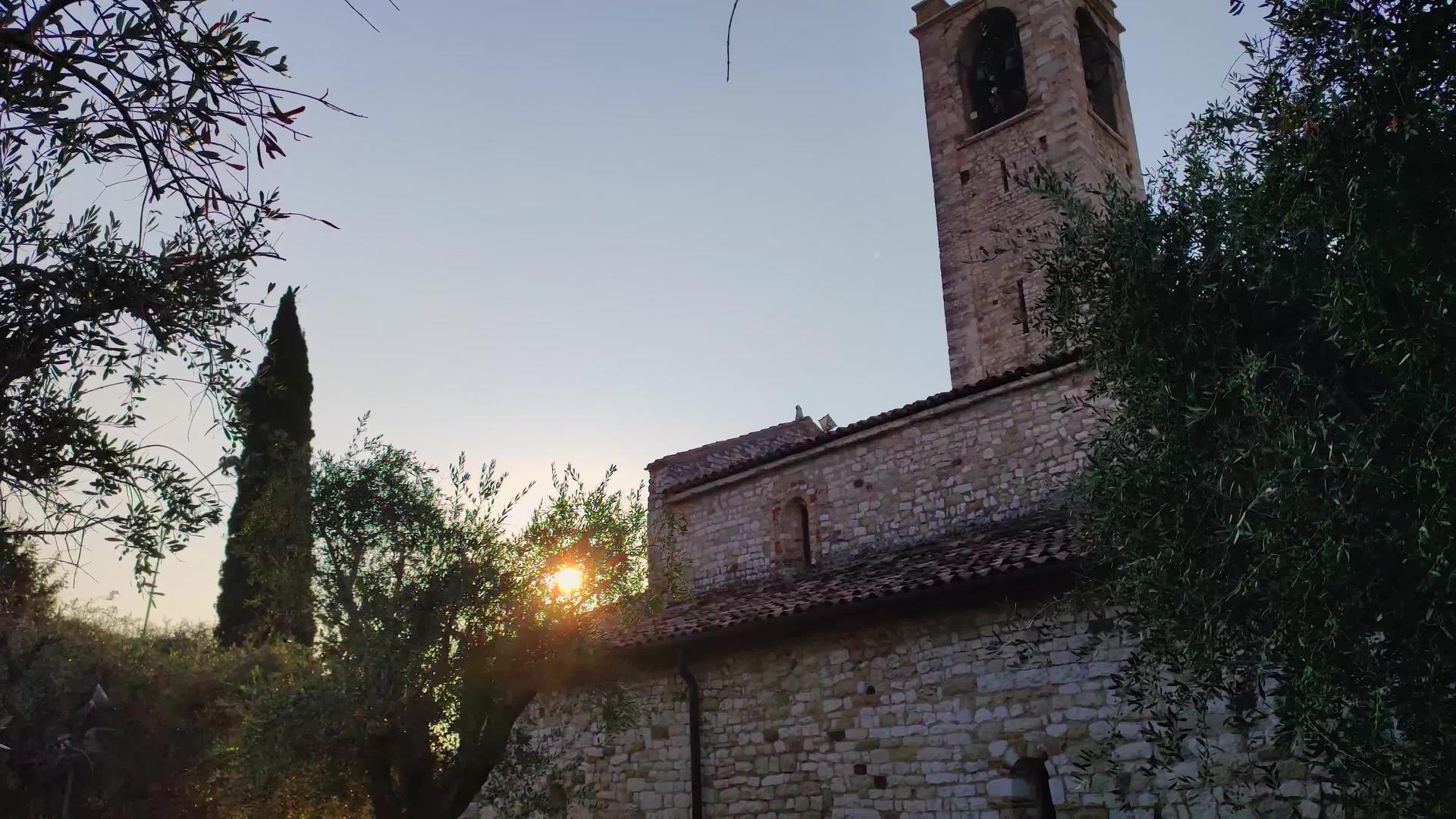巴巴多利诺在意大利视频的预览图