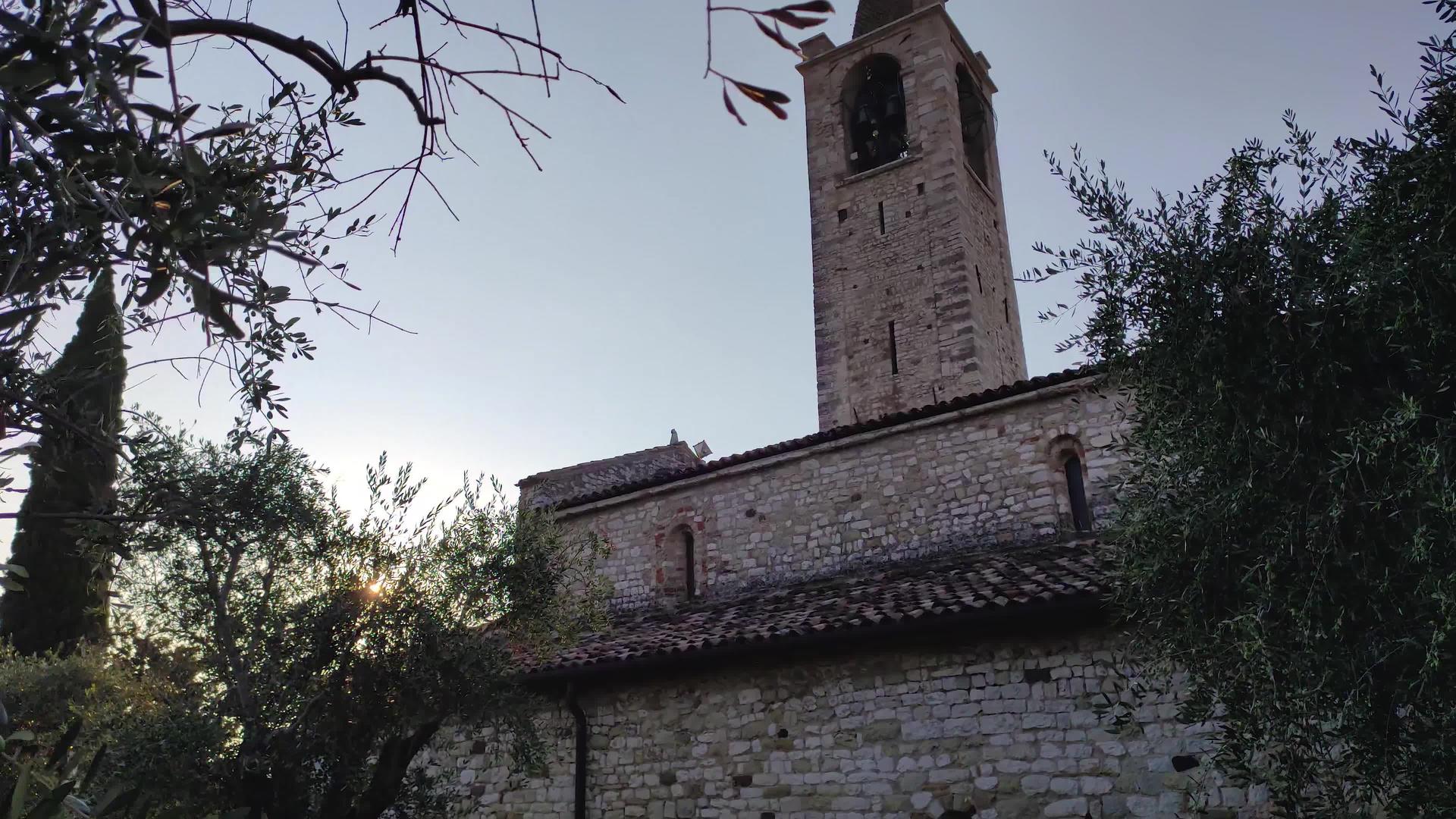 巴巴多利诺在意大利视频的预览图