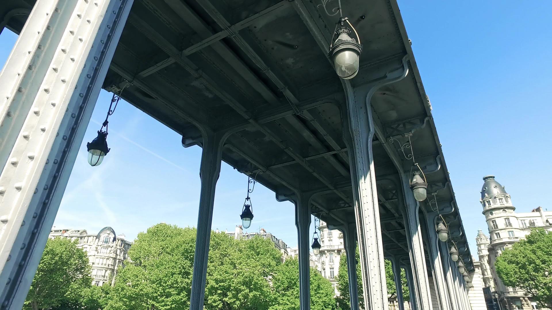 巴黎埃菲尔铁塔PontDeBirHakeimPont视频的预览图