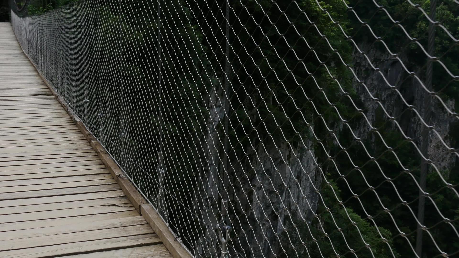 Holtzartte悬吊桥quitaine法郎视频的预览图