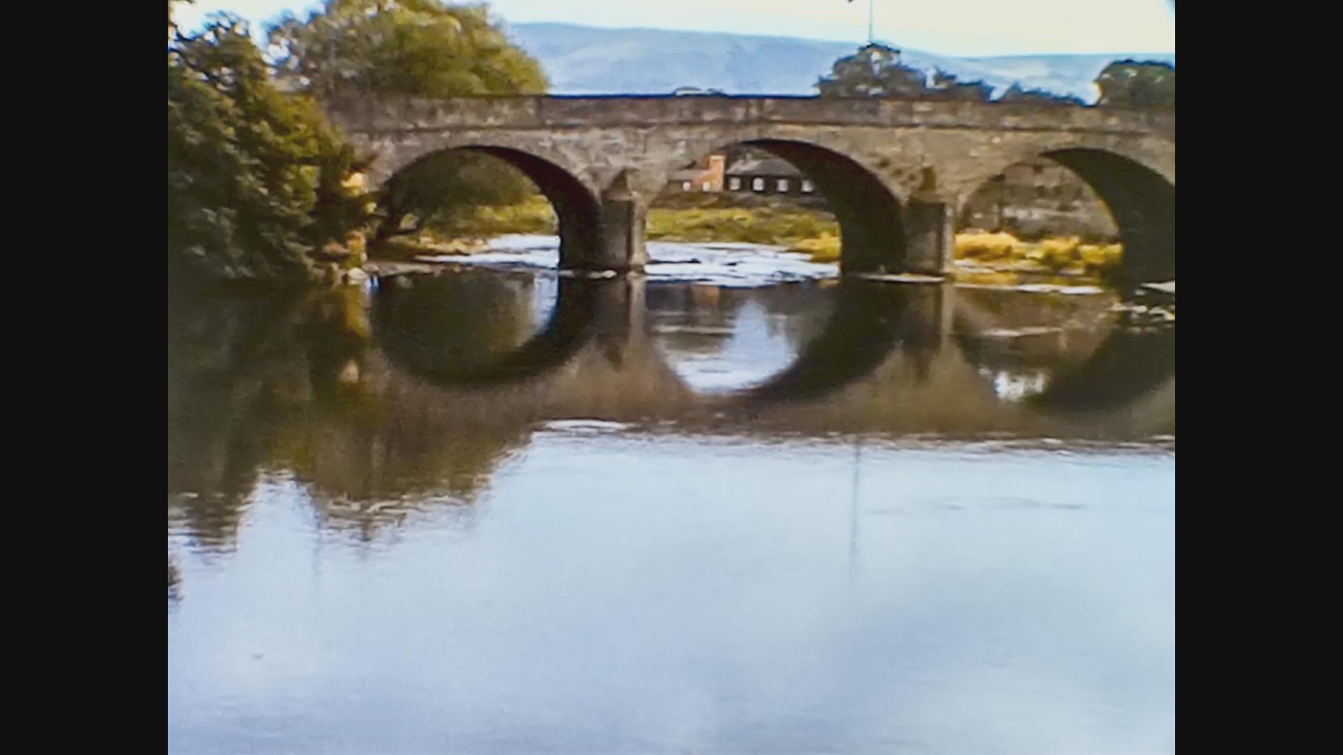 1968年王国2号河上古老的石桥联合统一视频的预览图