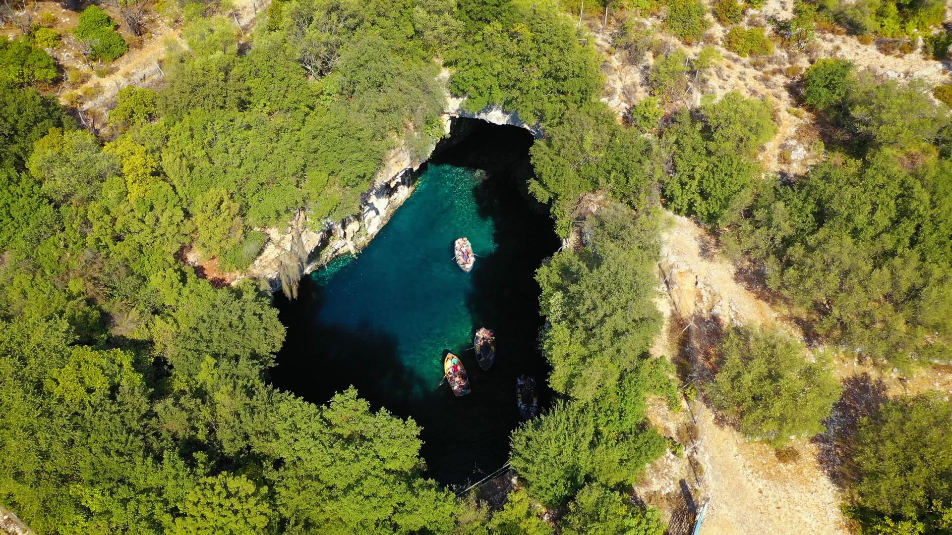 梅利萨尼湖位于希腊卡拉沃米洛斯凯法利尼亚岛视频的预览图