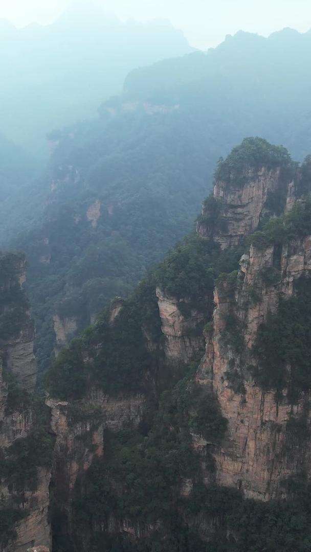 张家界航拍湖南5A级旅游景区自然风光连绵山峰素材视频的预览图