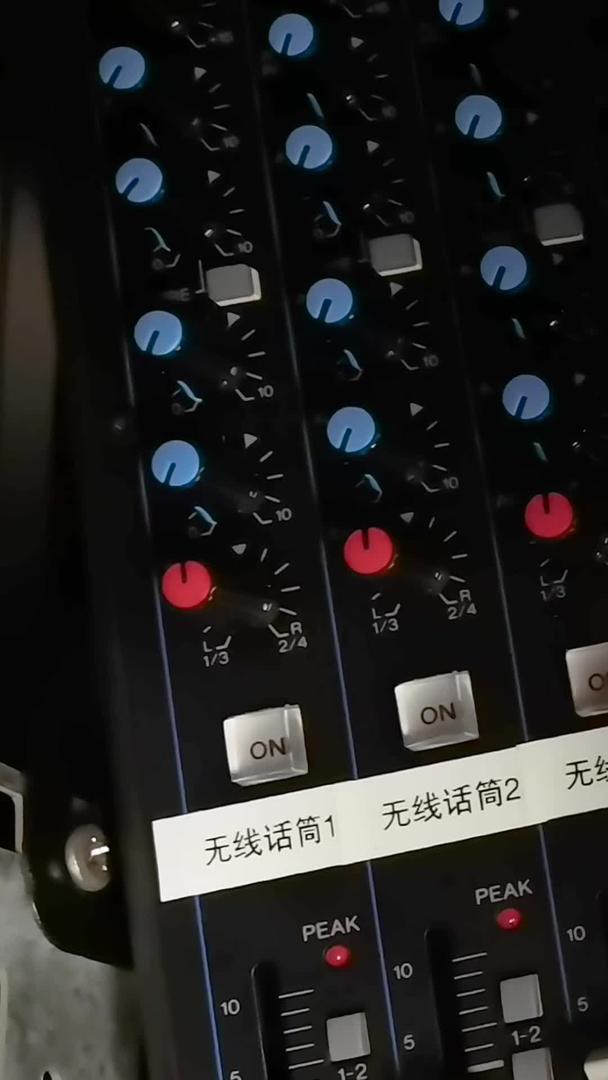 调音台键盘手调音视频素材视频的预览图