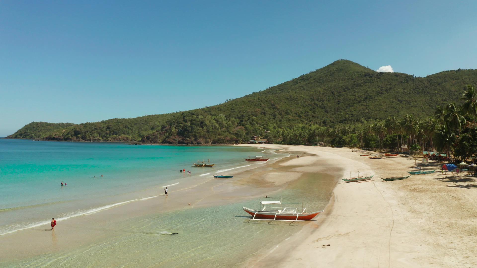 热带岛屿和海滩的鸟瞰图Nagtabon巴拉望岛菲律宾视频的预览图