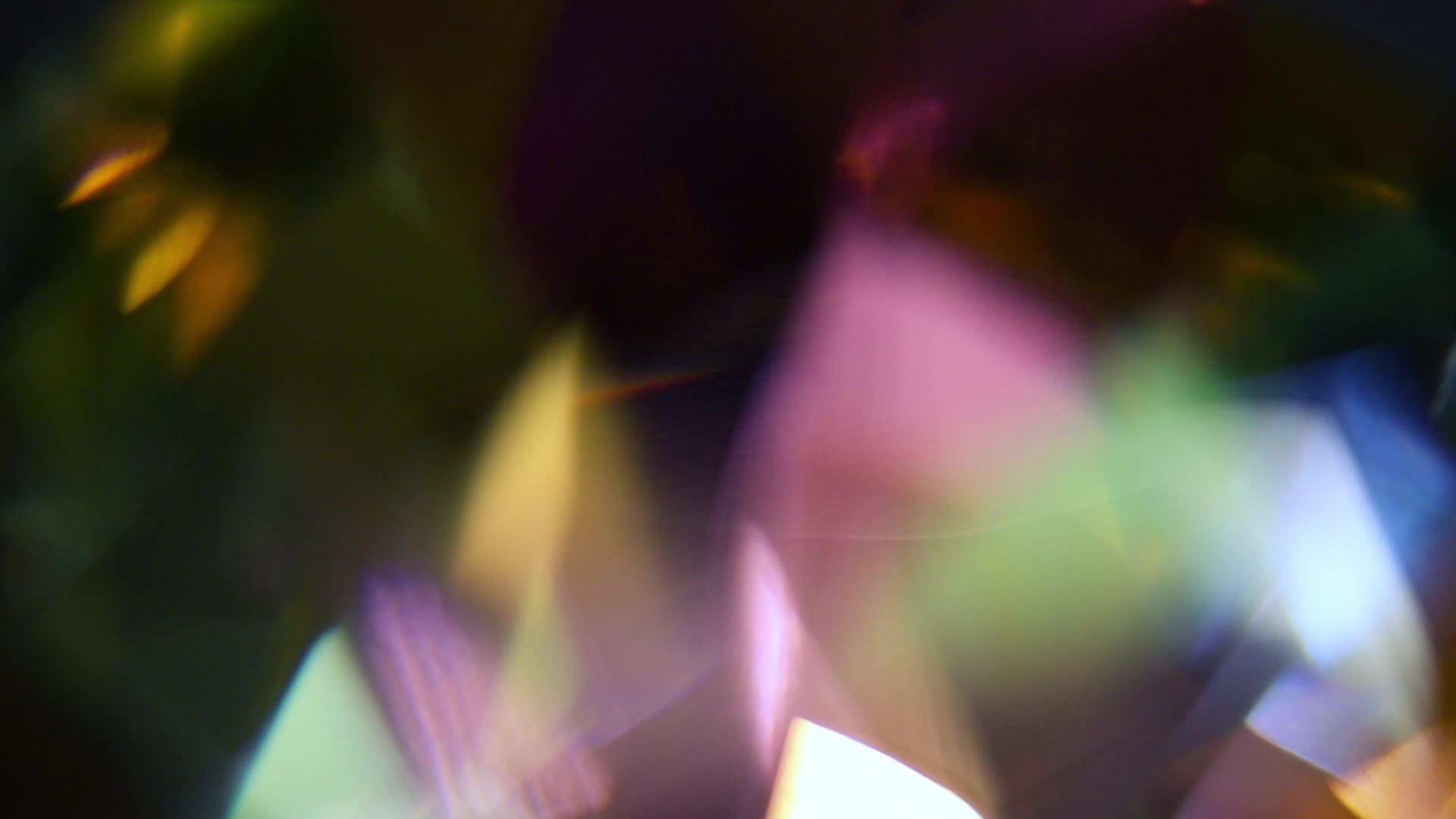彩色旋转钻石棱镜04视频的预览图