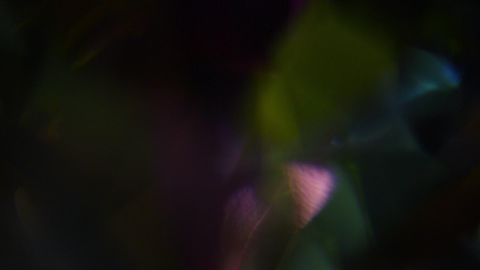 彩色旋转钻石棱镜02视频的预览图