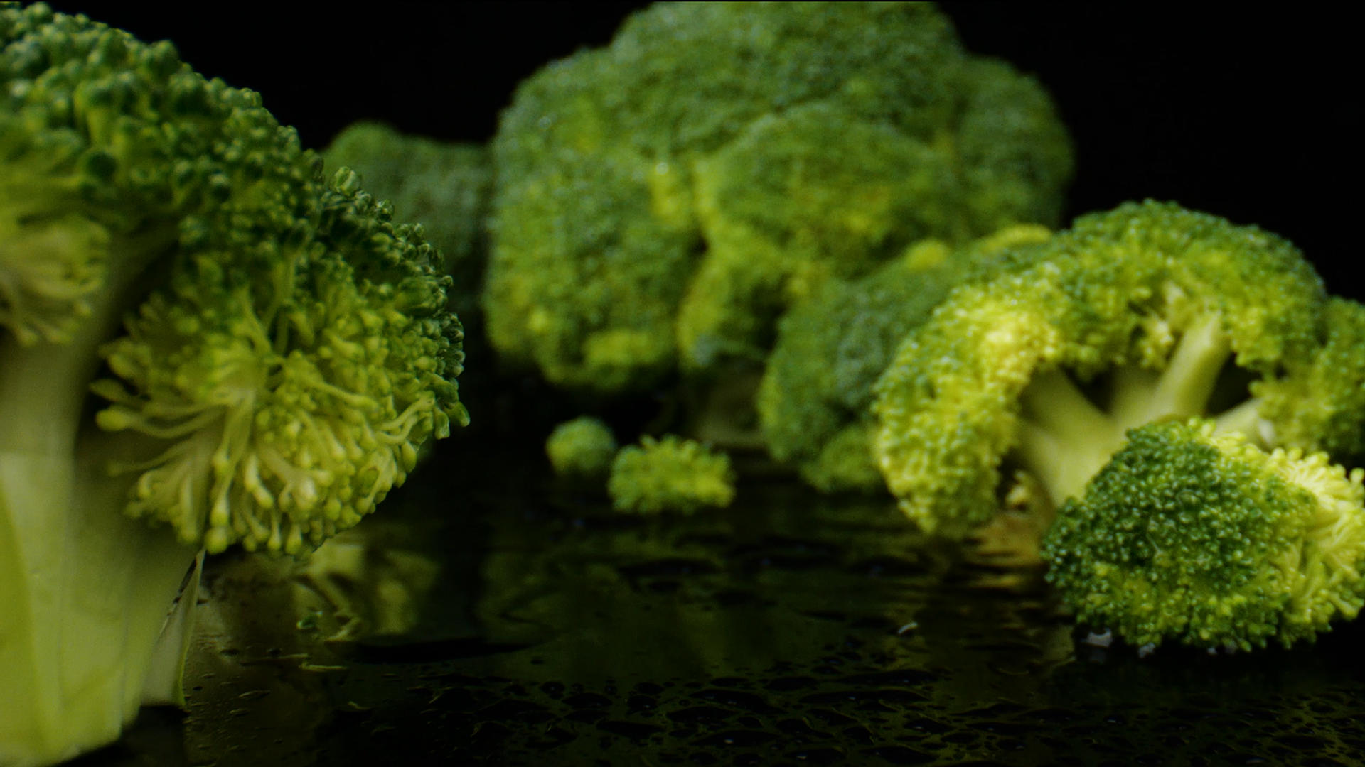 4K西蓝花有机蔬菜绿色食材视频的预览图