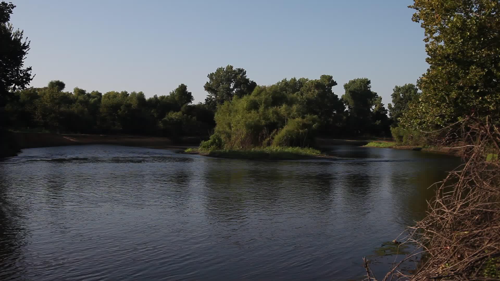 位于德克萨斯的莱维斯维尔湖上视频的预览图