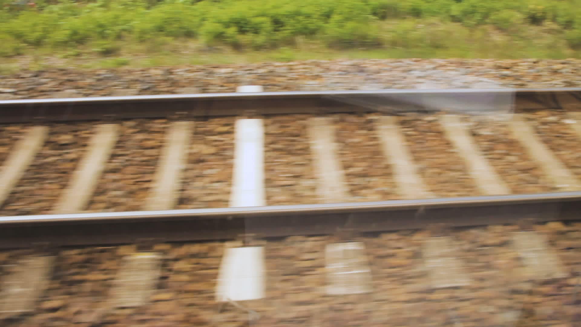 从德国移动列车窗口视图的景观景观视频的预览图