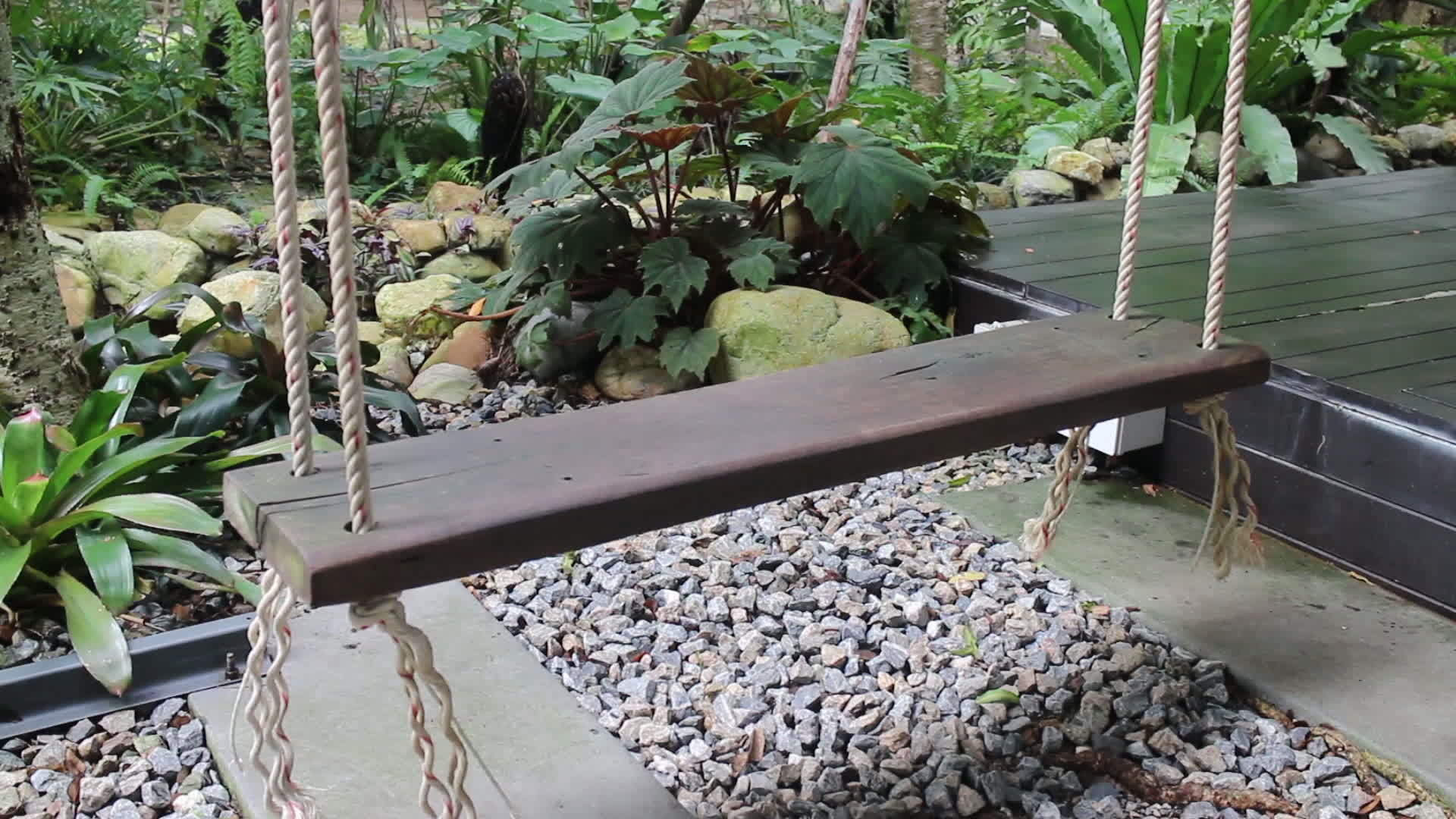 家用花园的木椅视频的预览图
