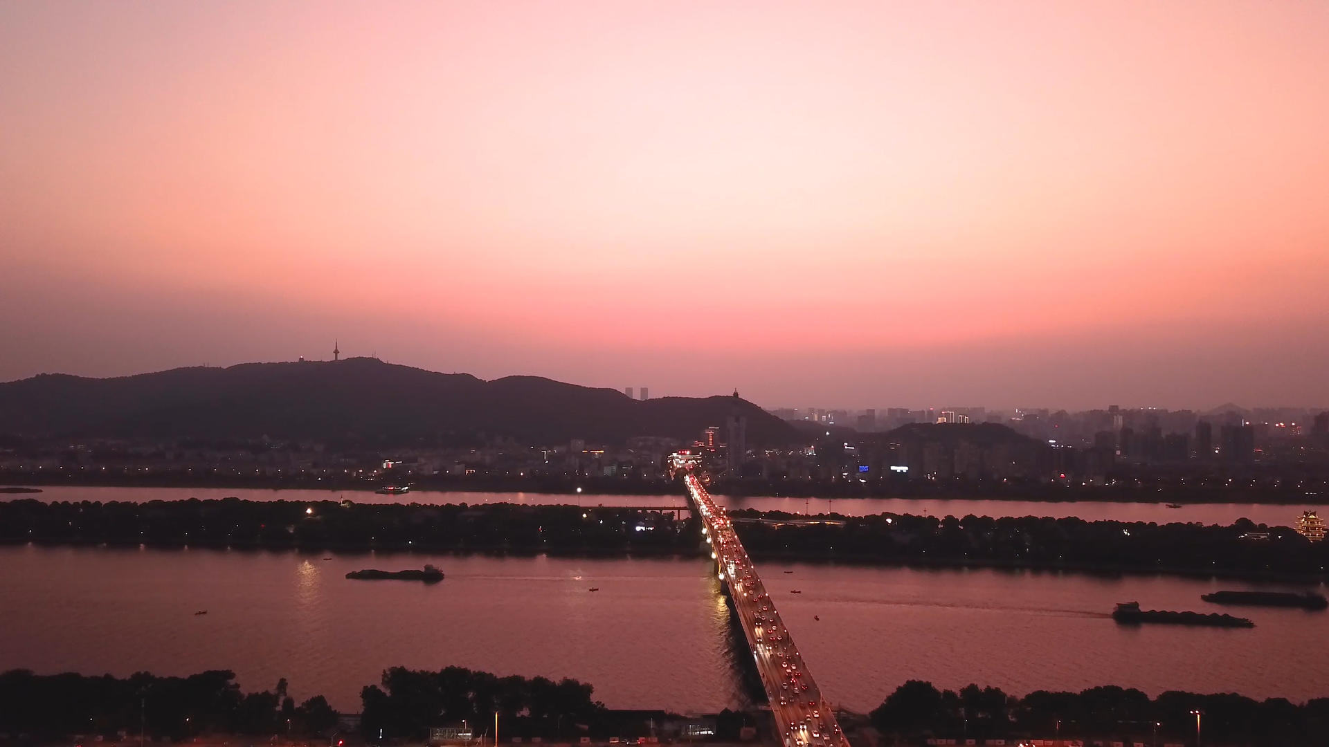 4k航拍长沙橘子洲大桥视频的预览图