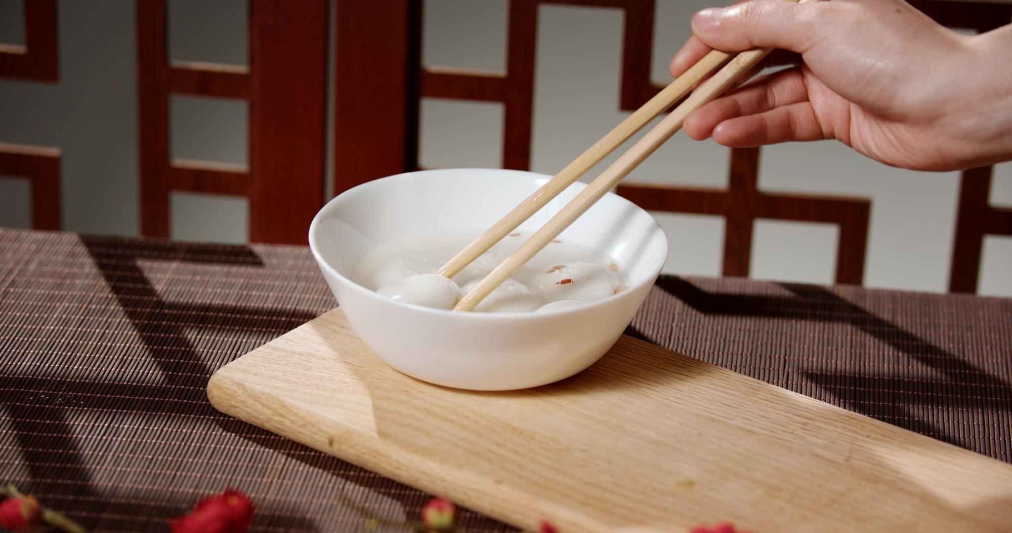 筷子夹汤圆视频的预览图