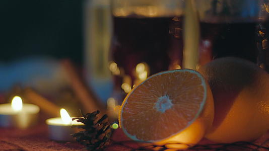 圣诞概念橙酒和混合酒视频的预览图