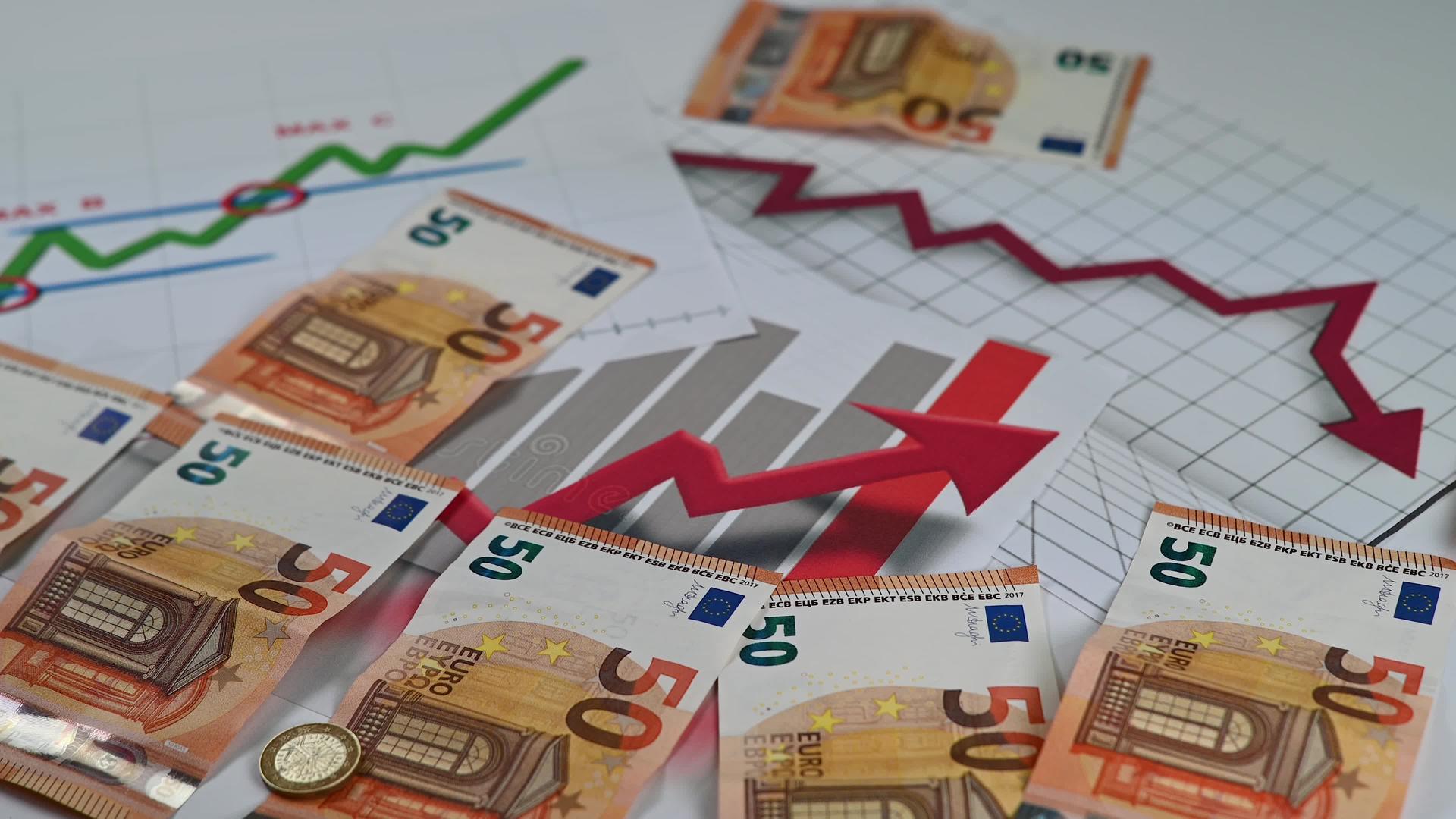 50欧元钞票和纸张视频的预览图