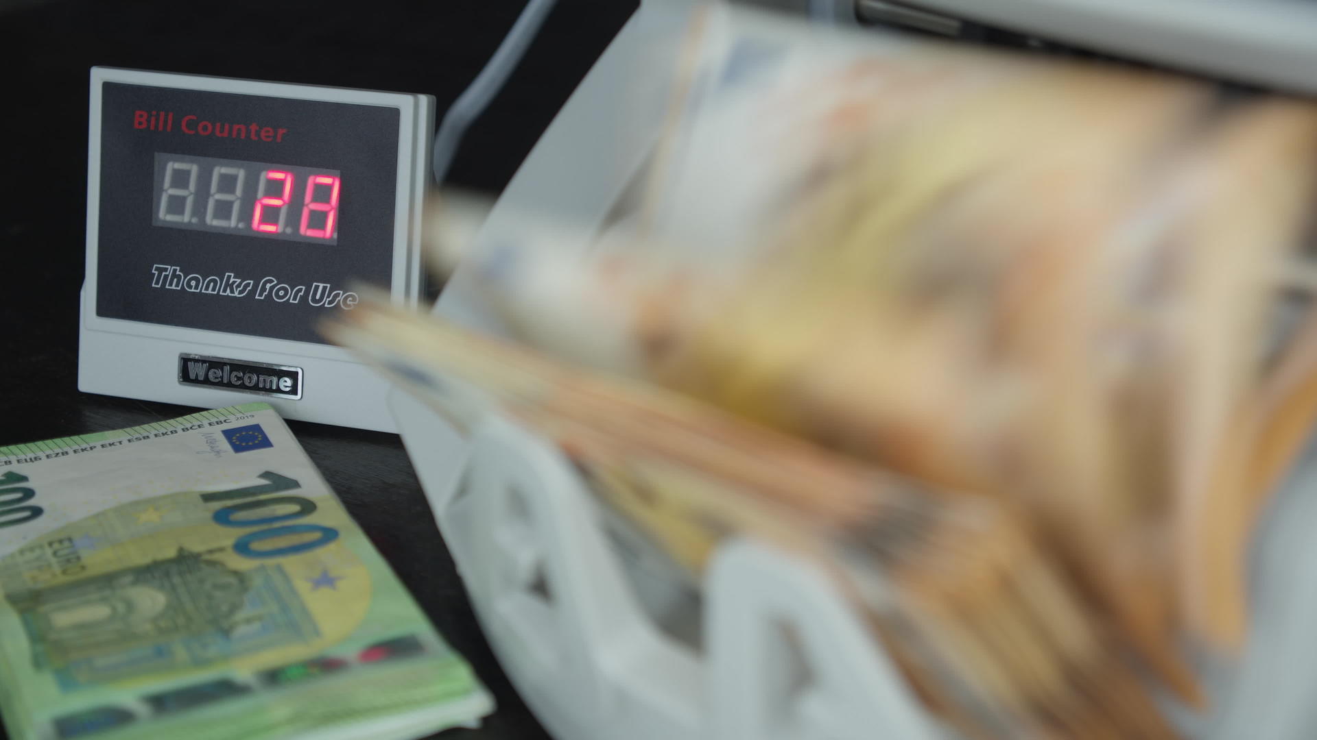 现金、计票机、钞票柜台视频的预览图