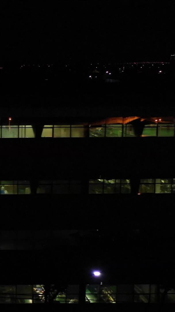 航拍厂夜晚加班照明视频的预览图
