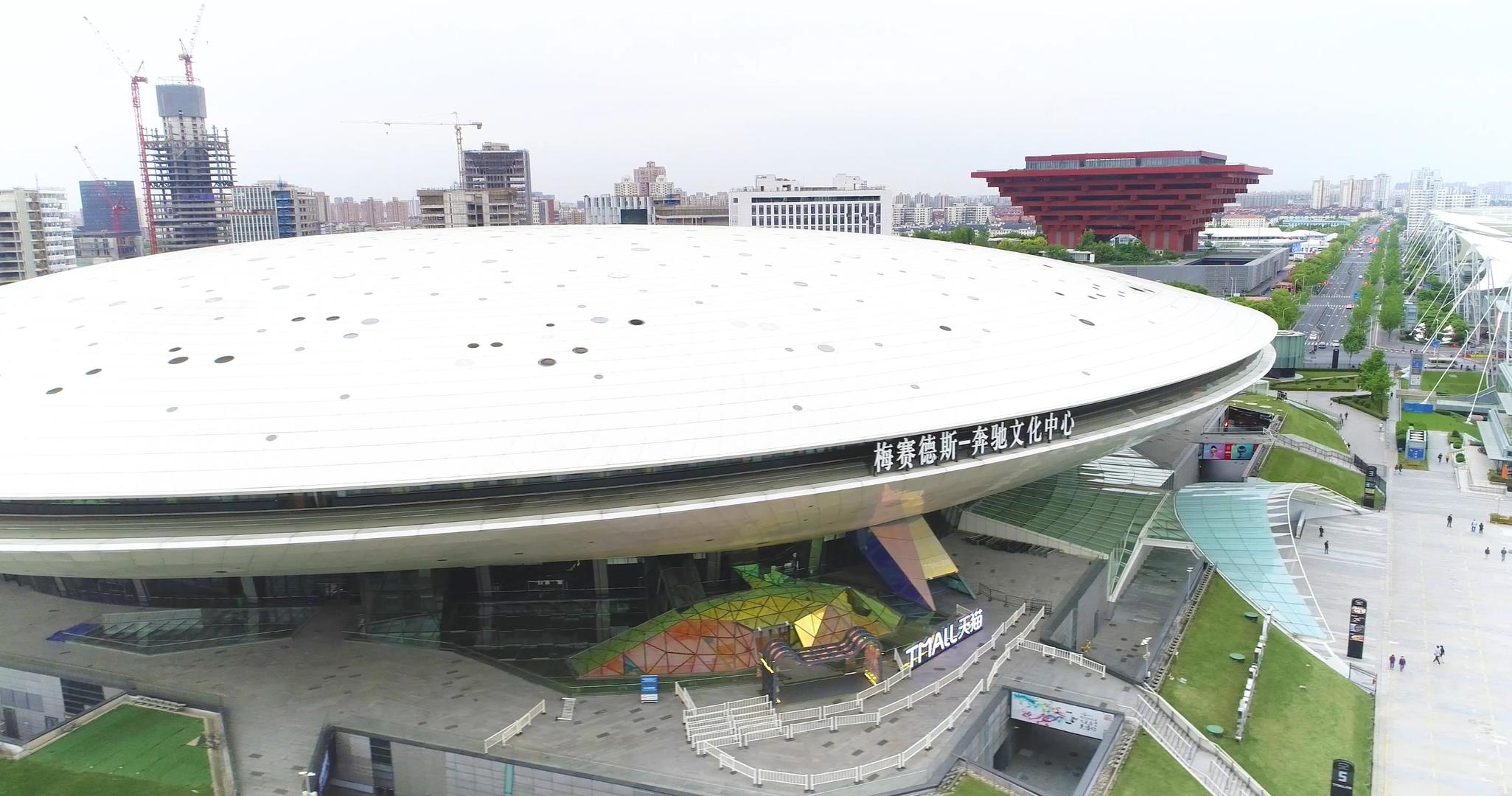 4k奔驰中心剧院航拍视频的预览图