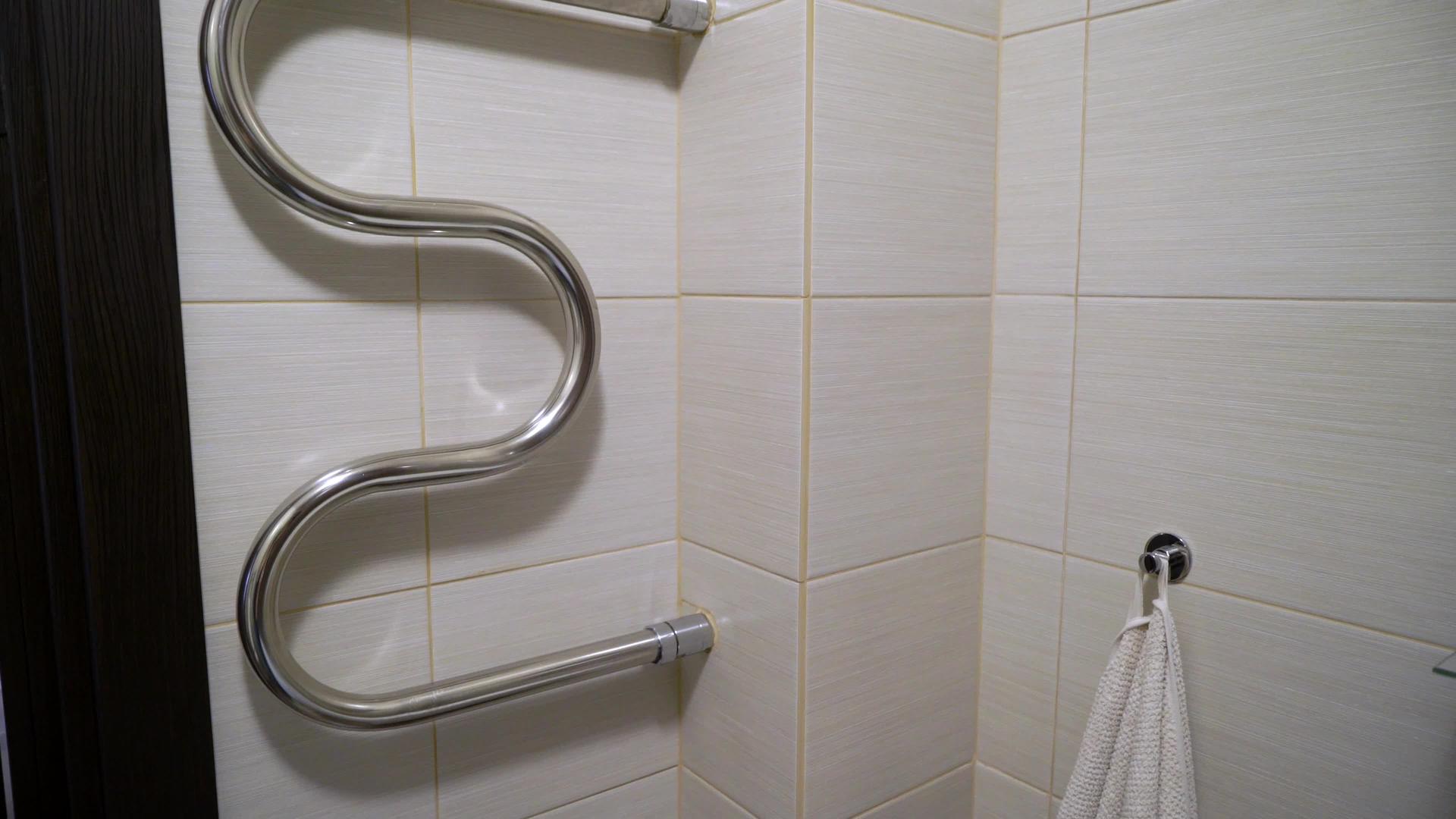 浴室毛巾加热器视频的预览图