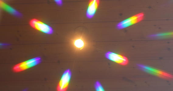 点状光源反射彩虹的颜色视频的预览图
