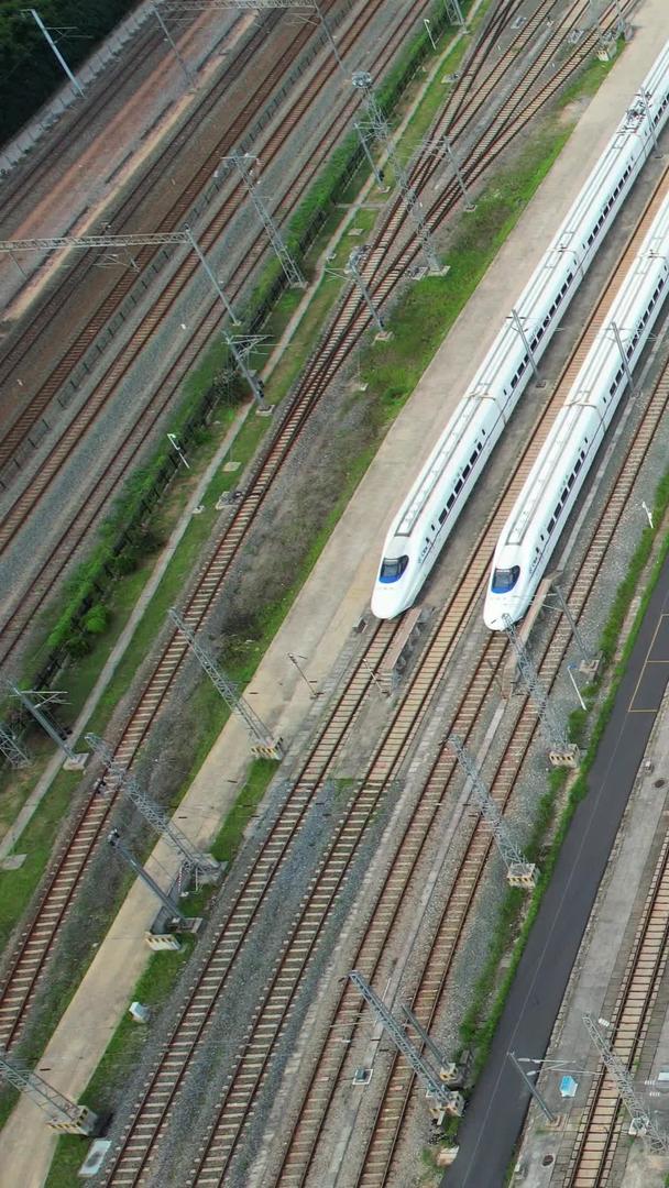 火车空镜材料停放在城市高铁车站铁轨轨道上视频的预览图