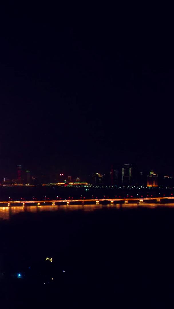 航拍南昌之星摩天轮地标建筑视频的预览图