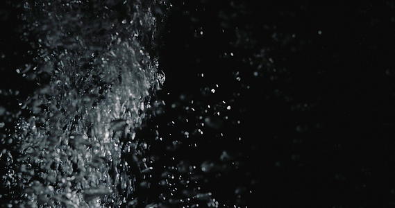 水泡的黑色背景视频的预览图