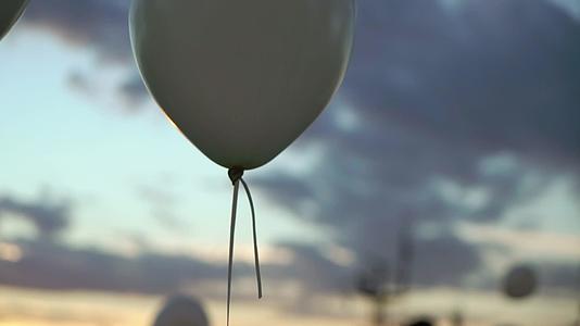 装饰在派对上的气球视频的预览图