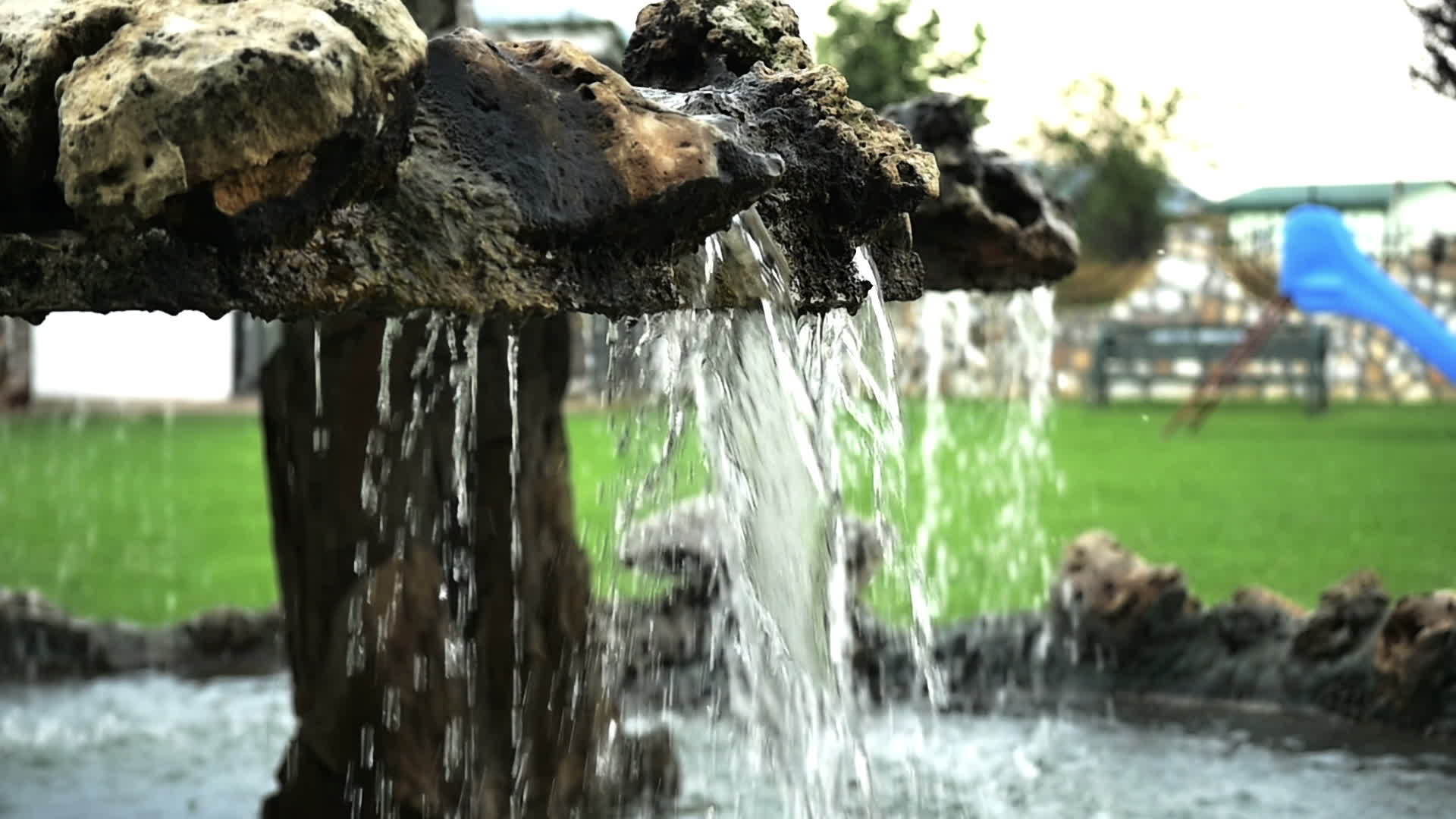 喷泉喷雾瀑布慢速运动视频的预览图