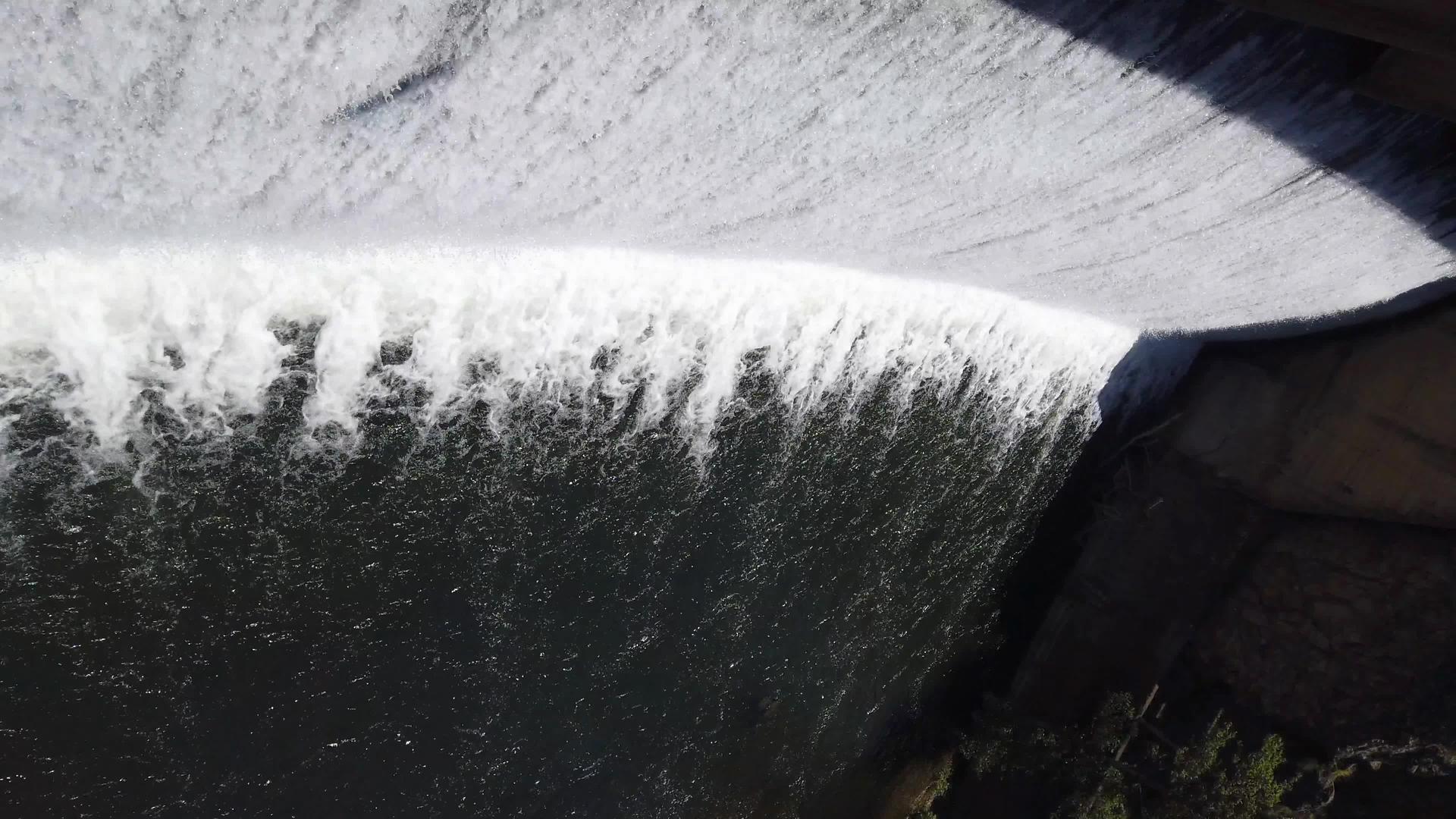 从大坝中提取的慢流水视频的预览图