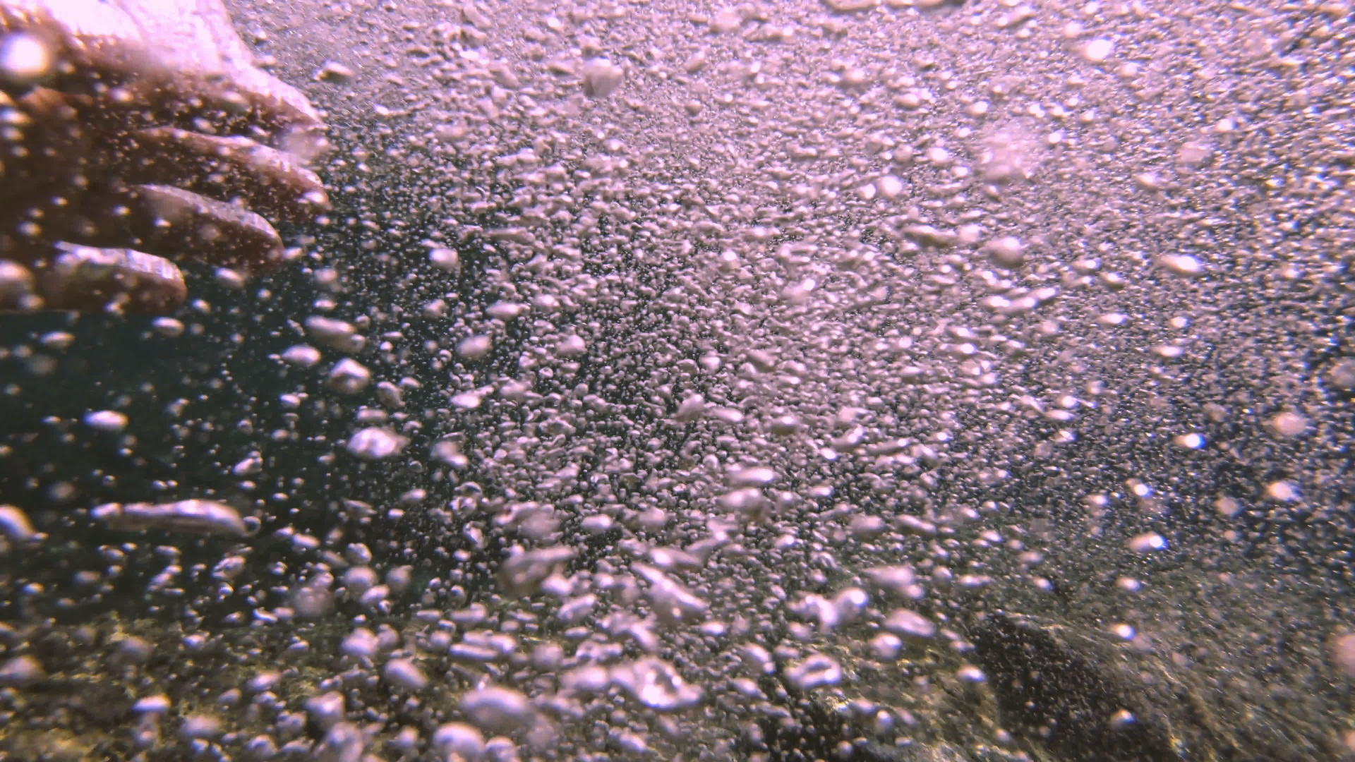 水中的气泡4k视频的预览图