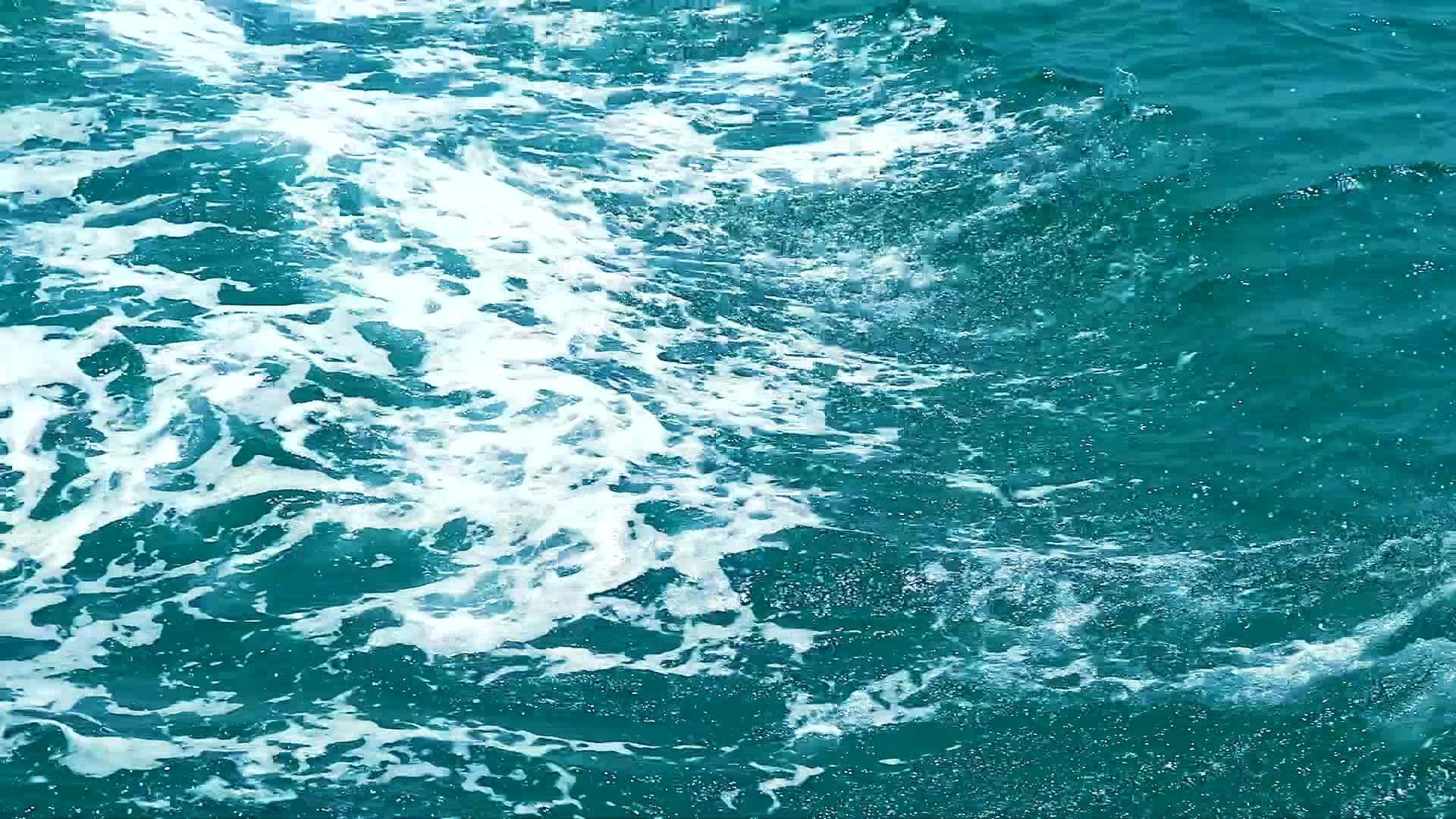 海蓝水驱动船视频的预览图
