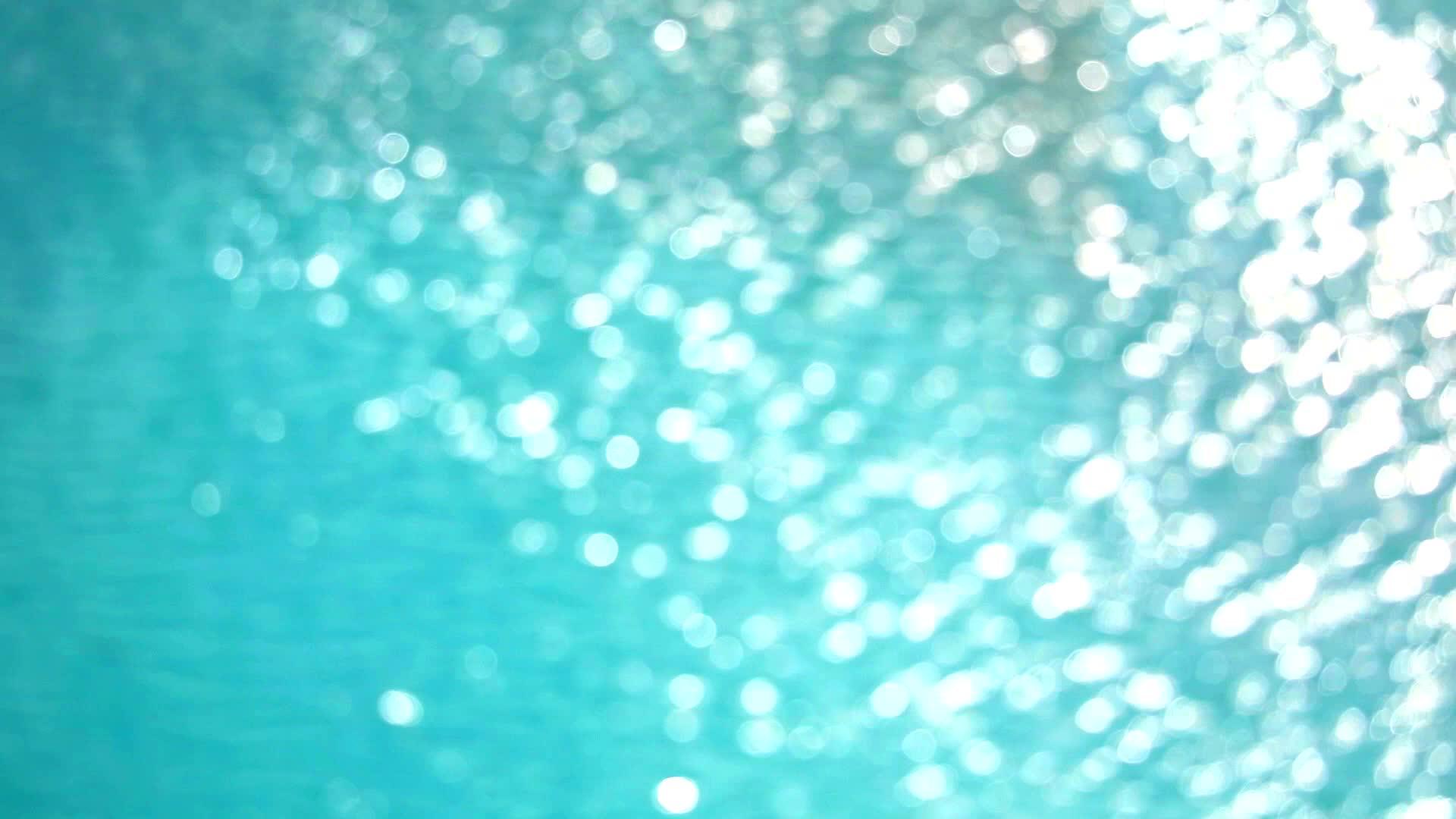 池塘上的蓝色波浪水抽象模糊多彩1视频的预览图