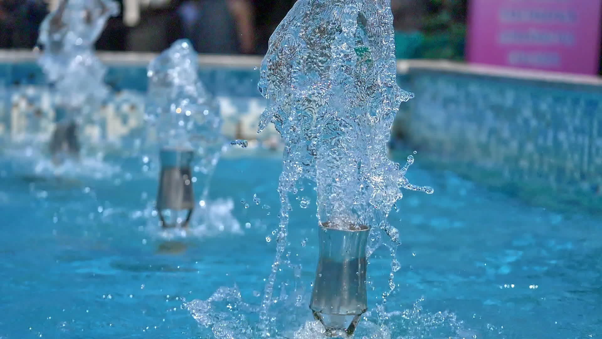 喷泉喷出慢动视频的预览图