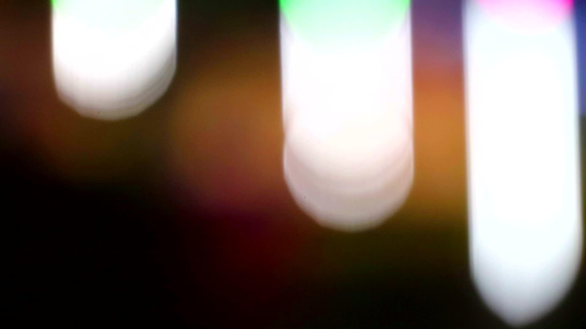 从模糊的荧光和反射光中缩放游泳池视频的预览图