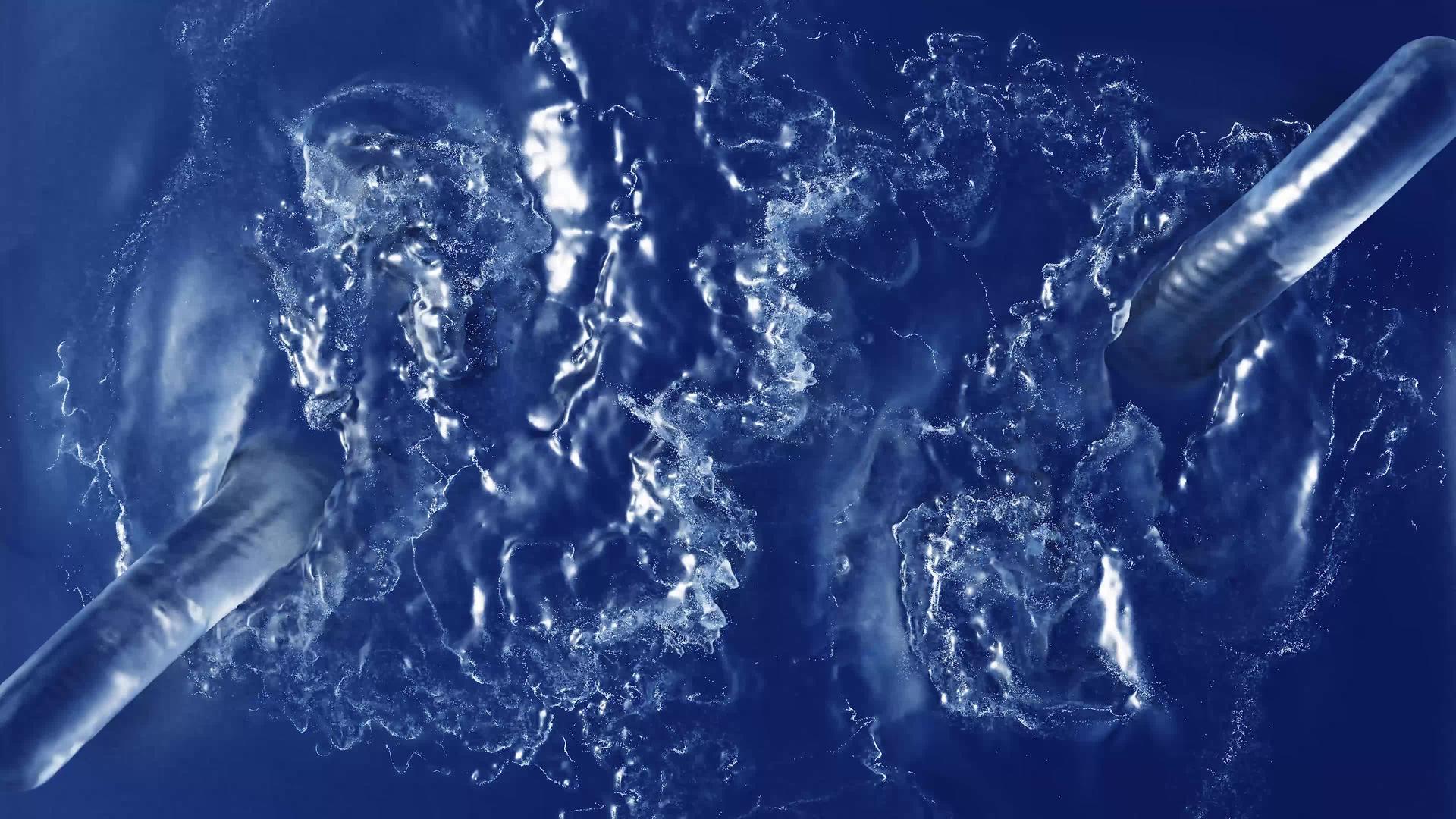 缓慢运动中的蓝色喷雾液视频的预览图