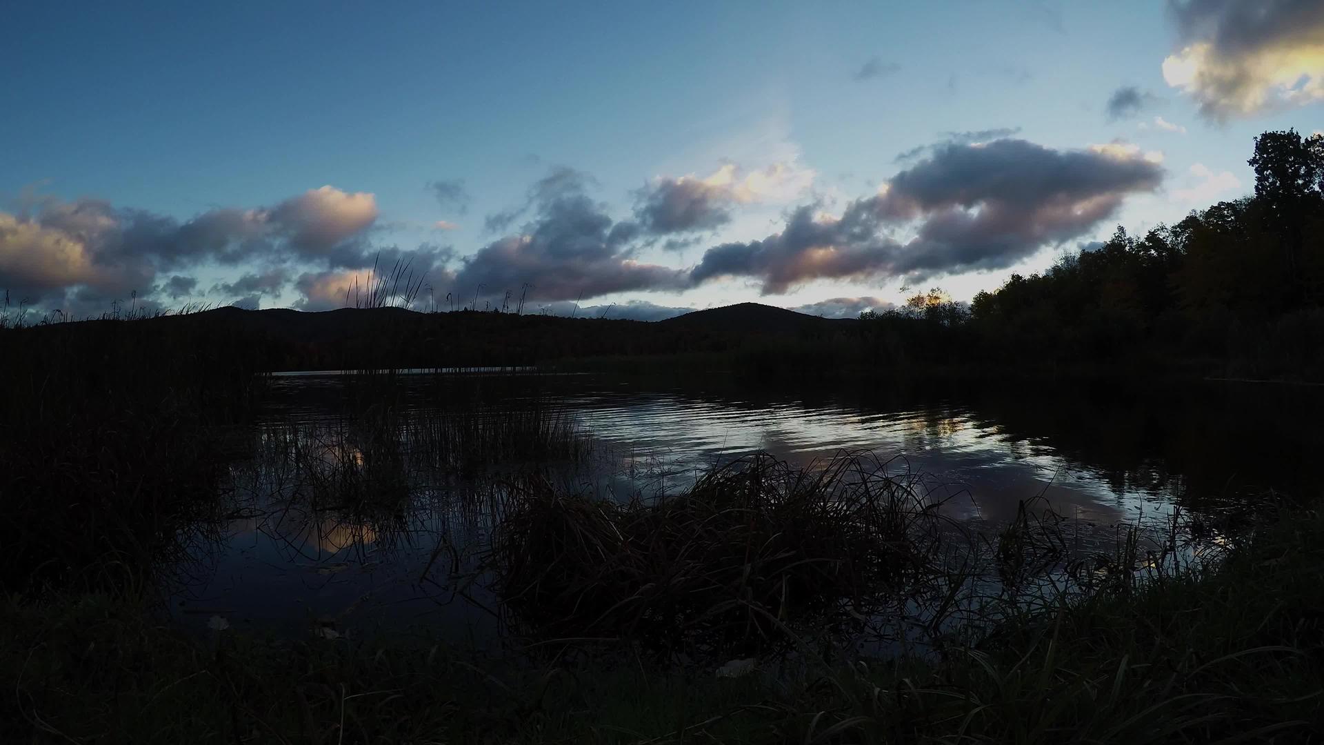 云在湖边消失视频的预览图
